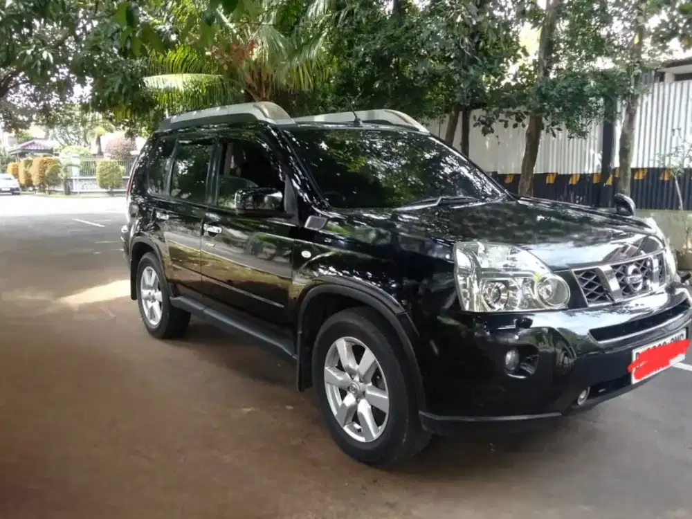 Xtrail XT 2.5 a/t 2010 dp 7 jt ang 3 jutaan