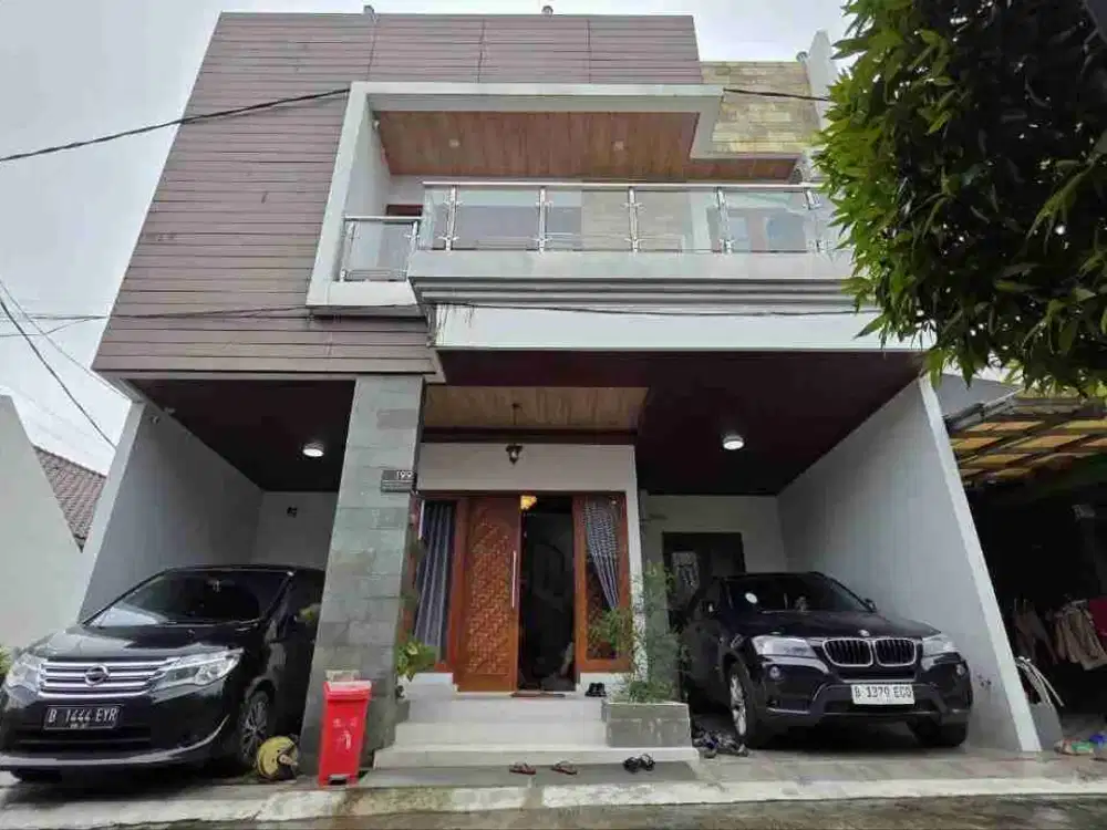 Rumah Siap Huni 3 Lantai Akses 10 menit ke stasiun Depok Baru