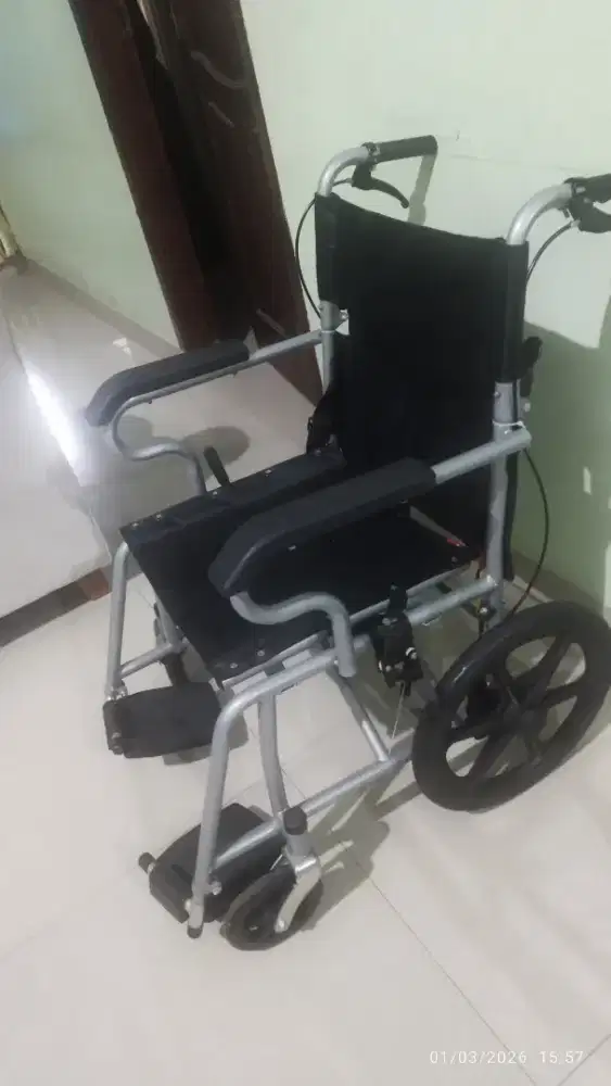 Kursi Roda + Alat bantu jalan + Tongkat