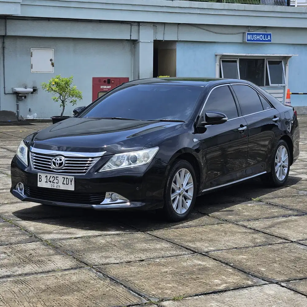 Toyota camry 2013 v A/T tgn 2 dari baru istimewa km 80 ribu pajak pjg
