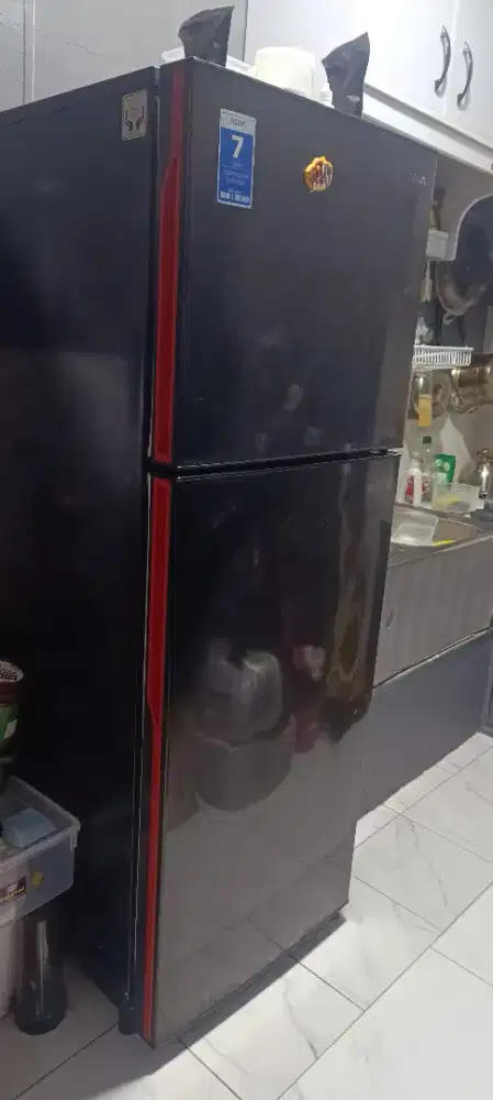 Dijual kulkas merk aqua