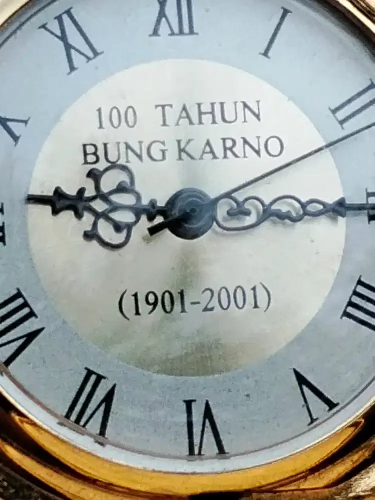 Jam saku Soekarno(1901-2001)