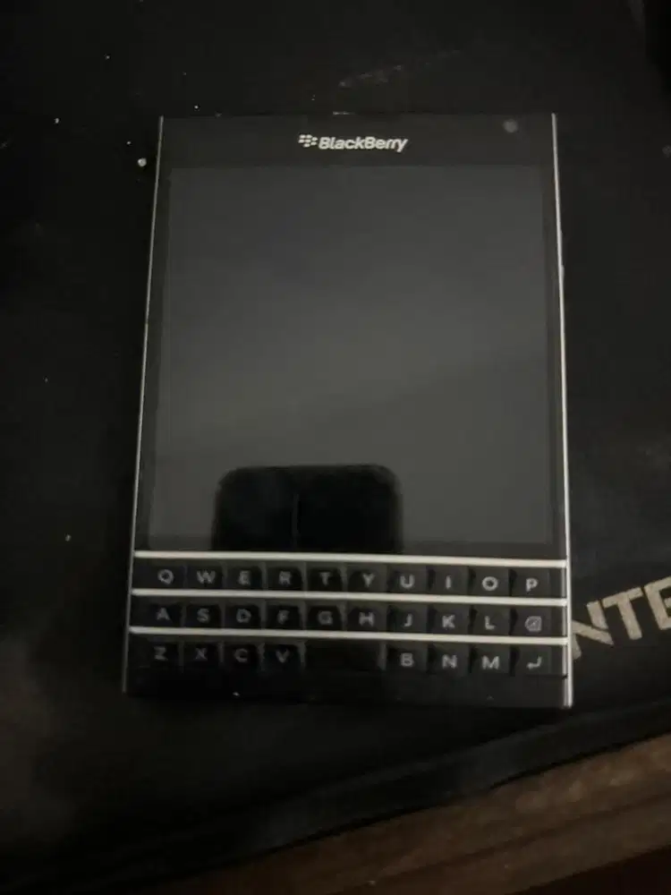 blackberry paspor hp only