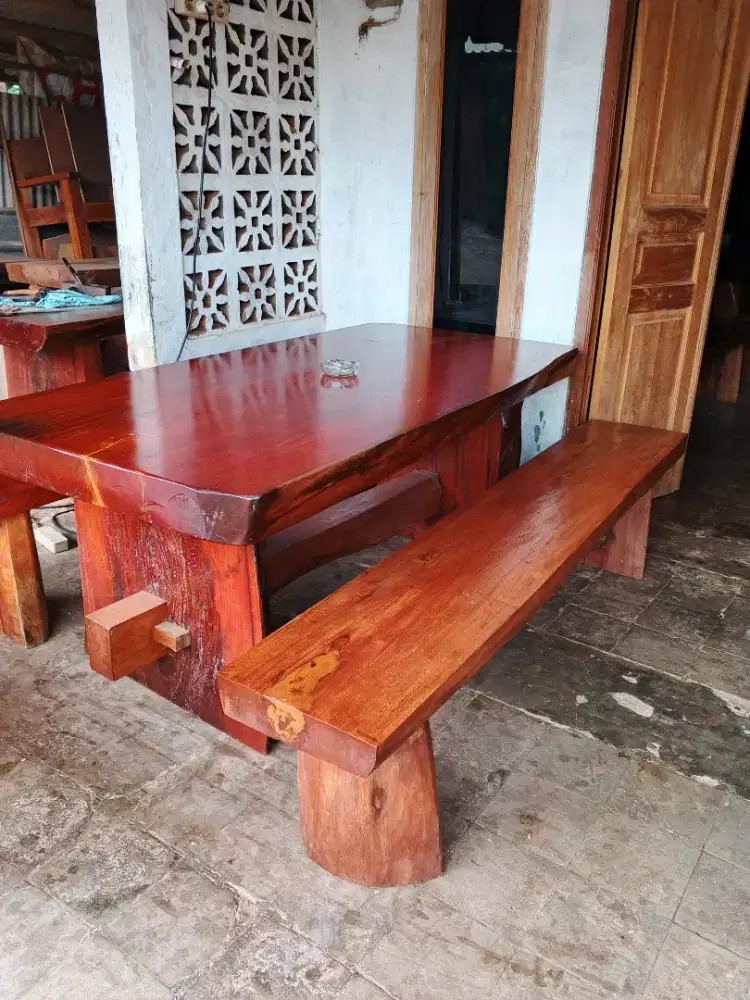 Meja makan antik teras