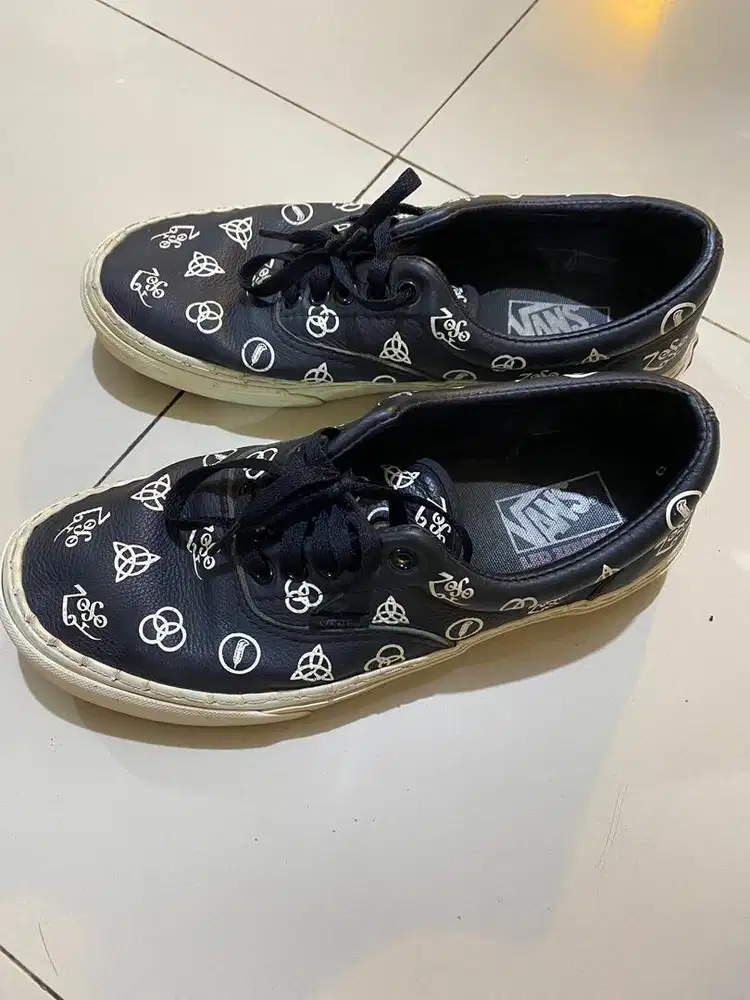 Sepatu Vans Motif
