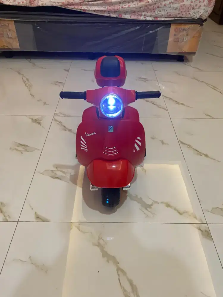 Motor aki vespa mainan anak