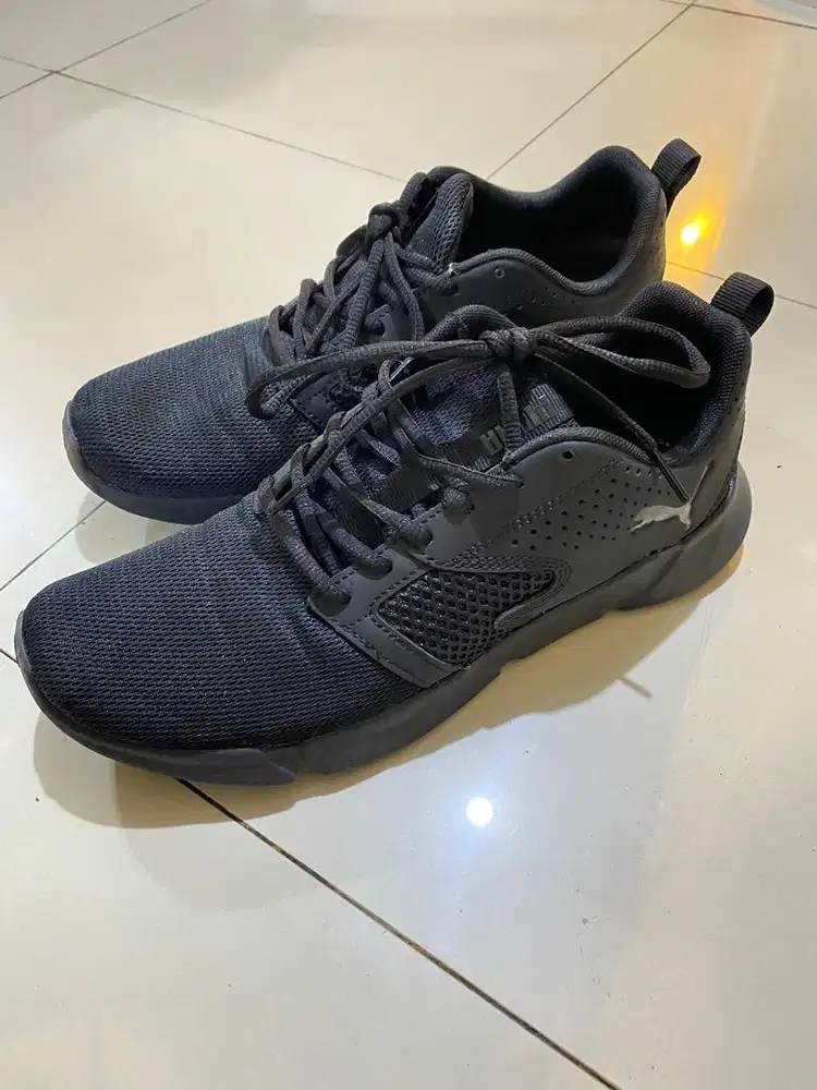 Sepatu Puma Black