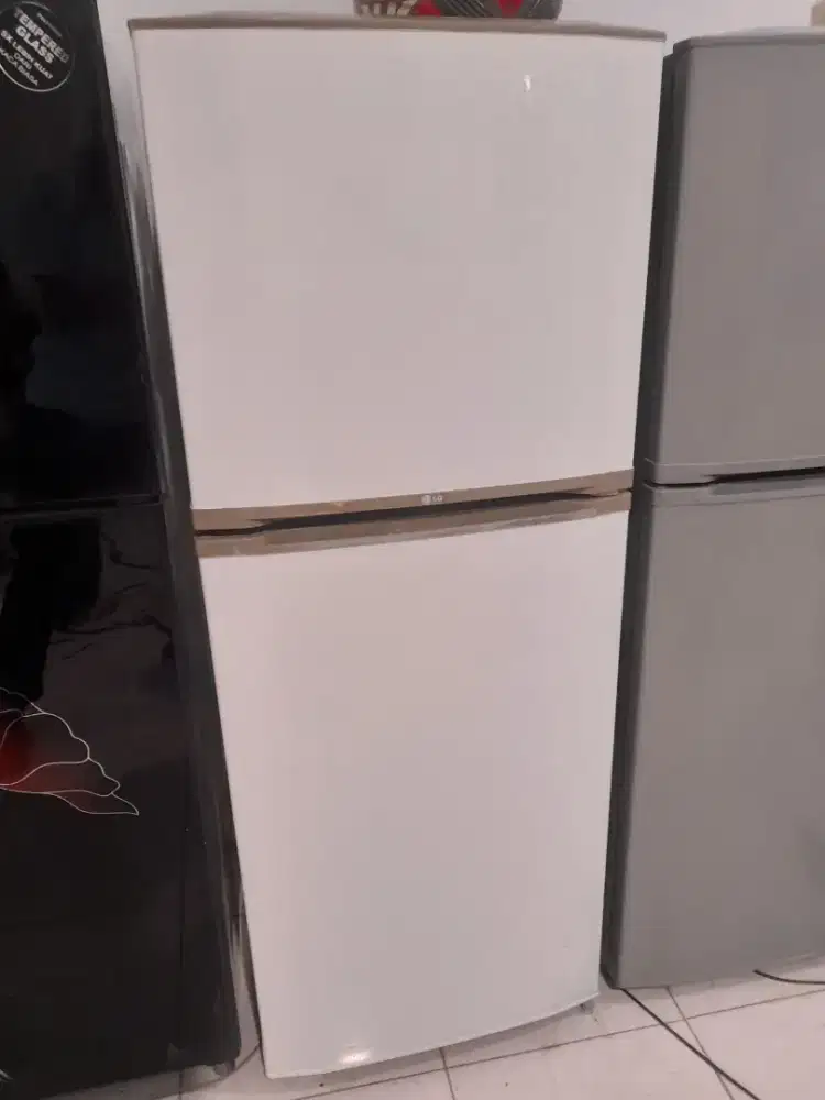 Kulkas 2 Pintu LG . Second . Normal