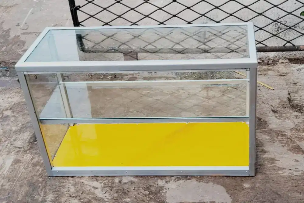 Jual Etalase lauk pauk, second, cukup baik, Pamulang Barat, Tangsel