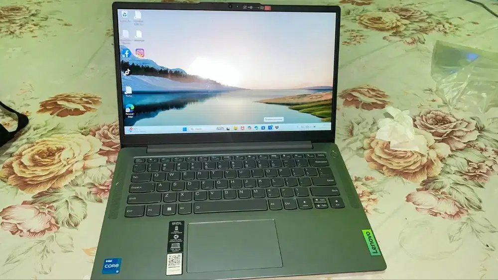 Laptop Lenovo IdeaPad Slim 3 14IAH8 (model 83EQ006HID)