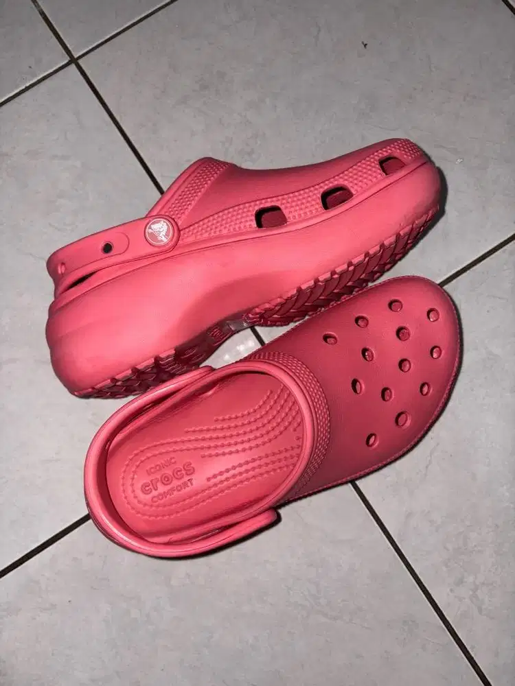 Crocs classic platform clog W6