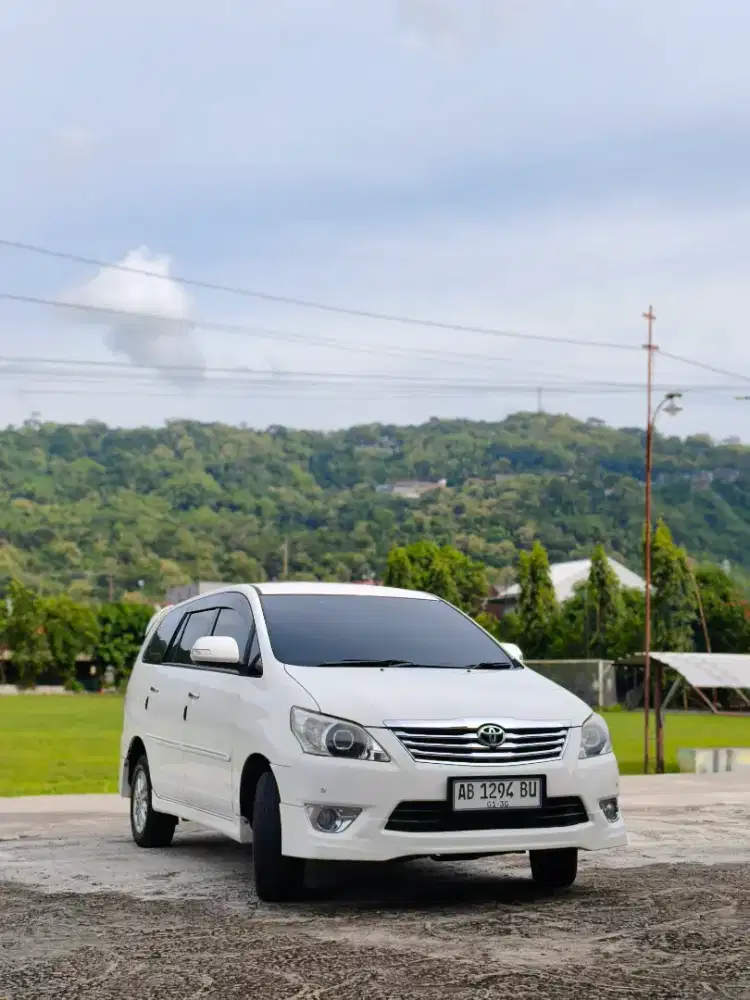 Toyota Kijang Innova V Luxury AT Putih