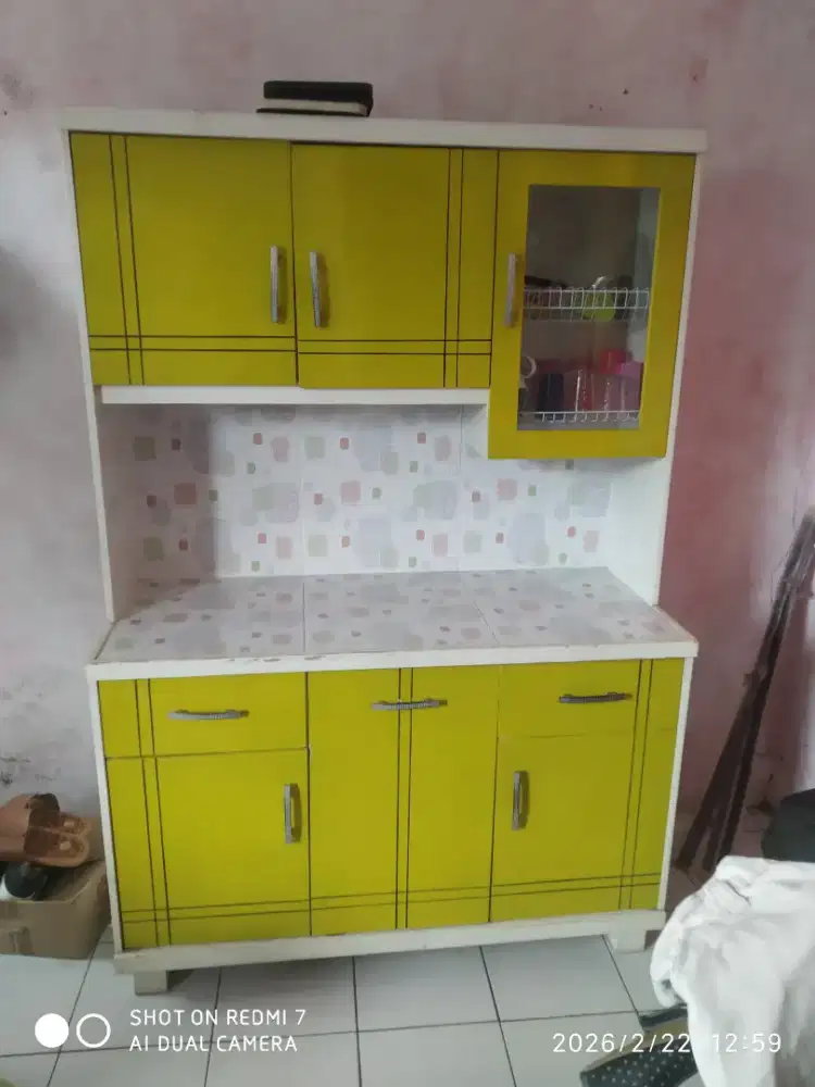 Lemari rak piring 3 pintu