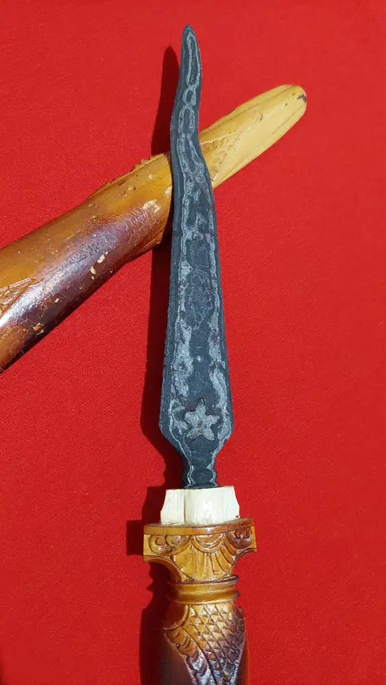 Tombak Luk Pamor Bintang Langka