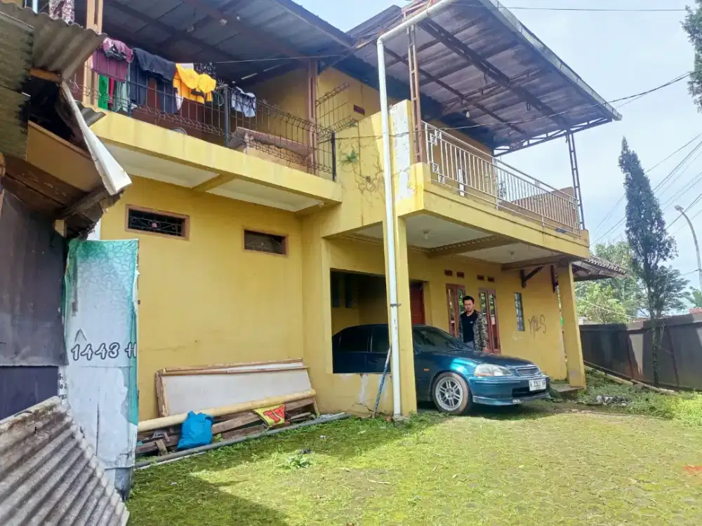 Rumah dan kolam ikan