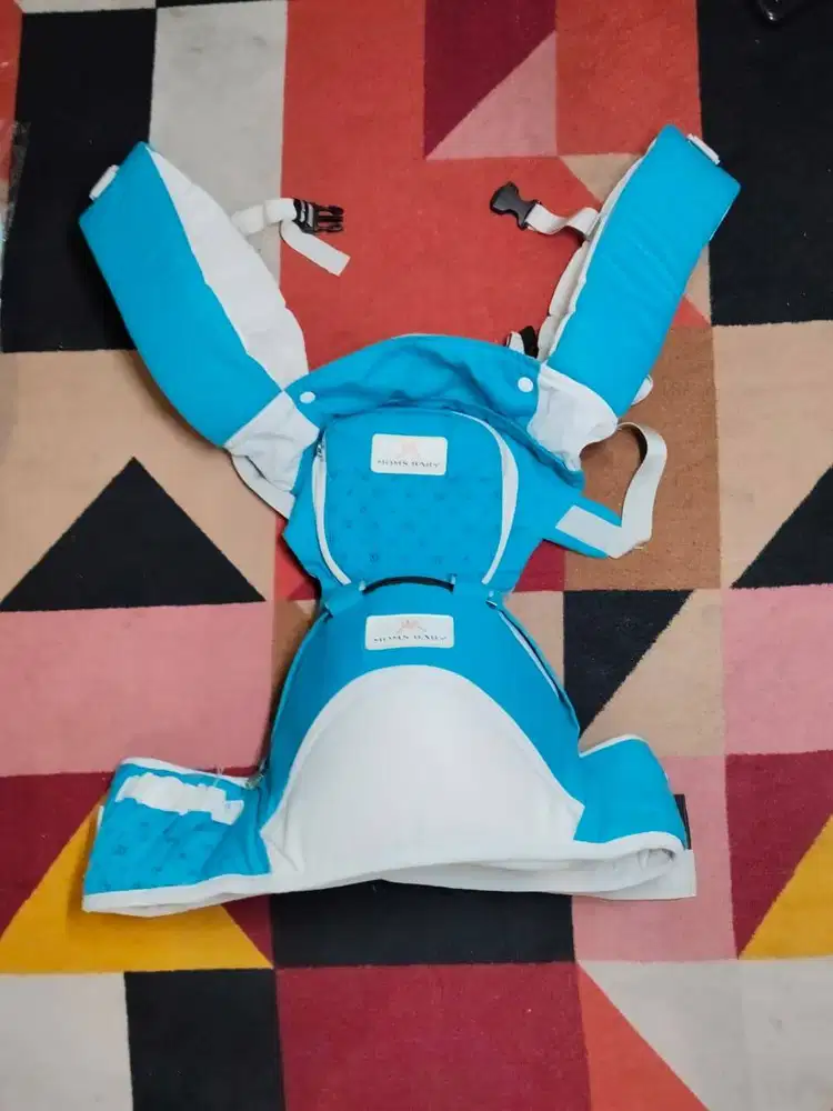 Gendongan Bayi Hipseat Modern / Gendongan Bayi Depan Moms Baby