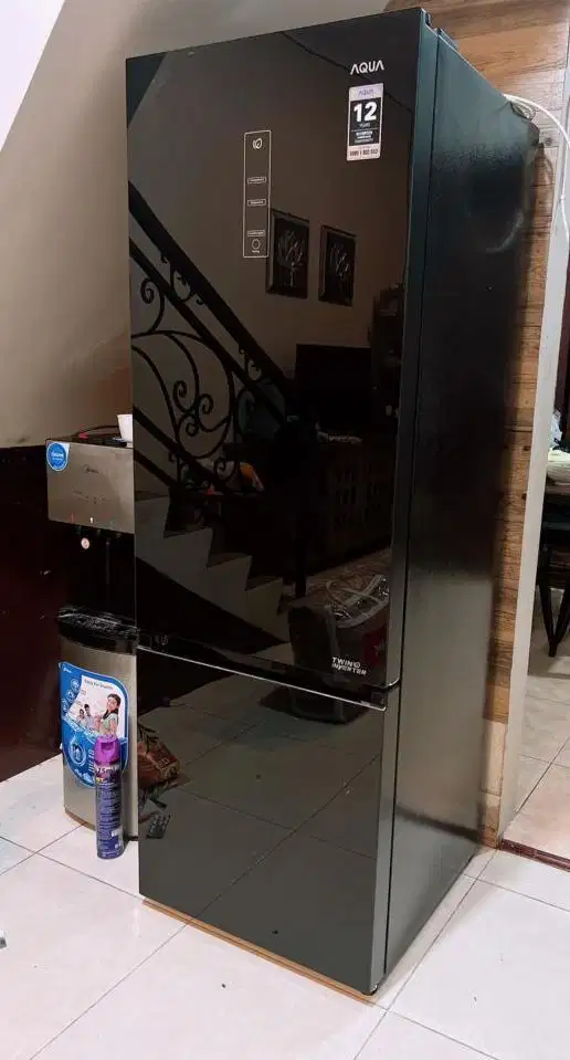 Kulkas aqua frezer bawah model terbaru istimewa