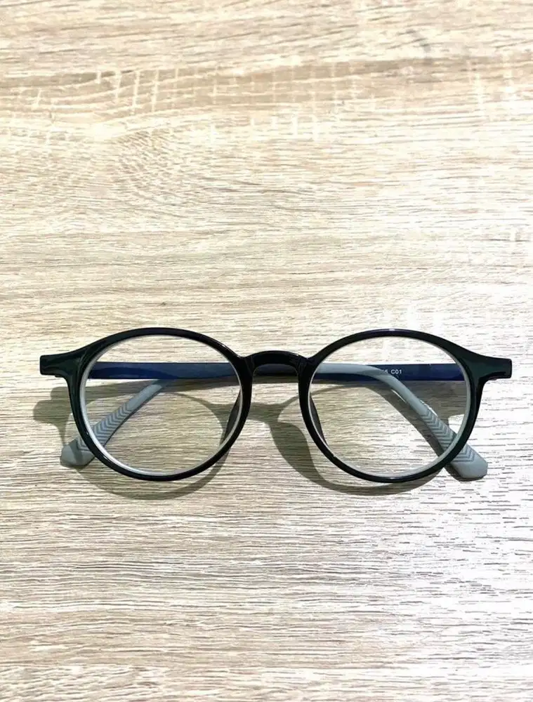 KACAMATA MINUS 4  merek IOOI EYEWEAR
