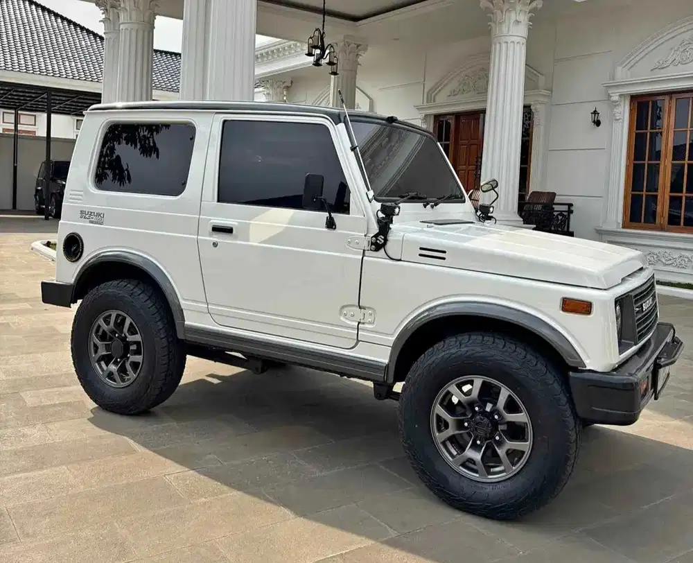 Suzuki Jimny 2000 Bensin