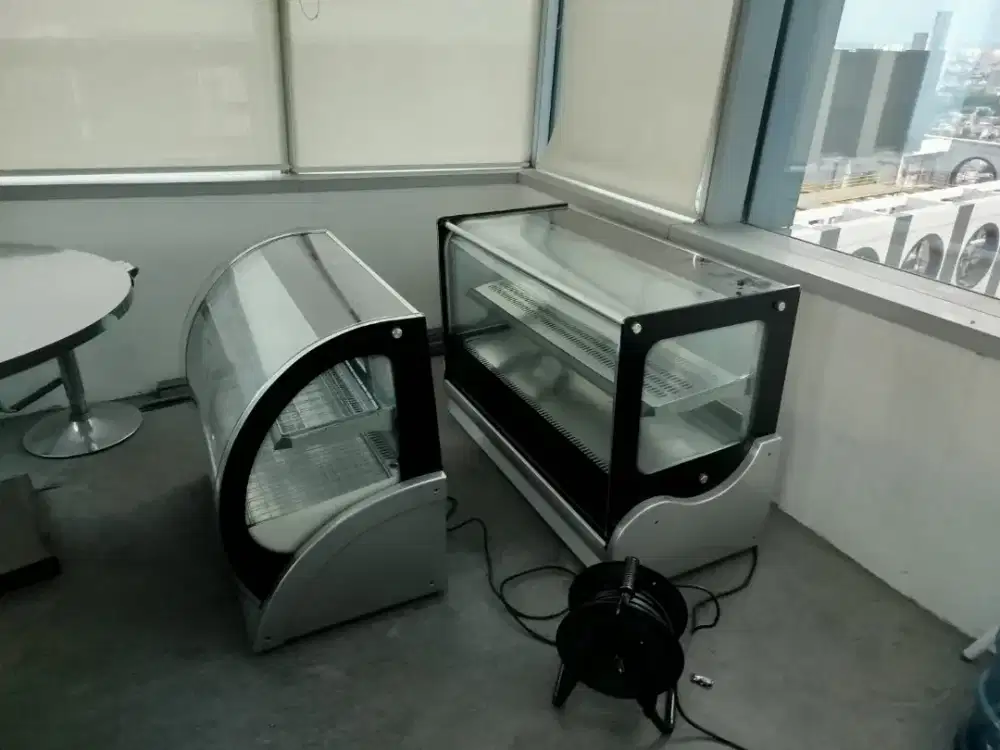 ‎Countertop cake showcase ( GEA) 
‎2 unit