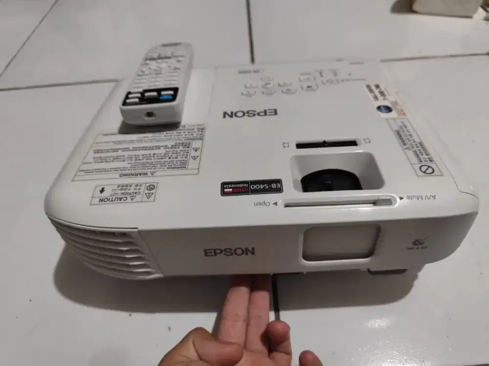Epson EB-S400 HDMI – Proyektor Terang, Siap Pakai & Terang