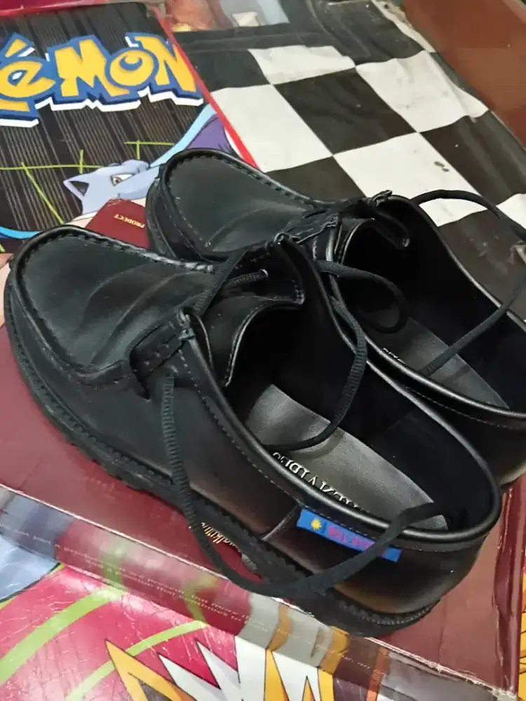 dijual sepatu walkvibes lokal brand,size 42,masih bagus bgt.
