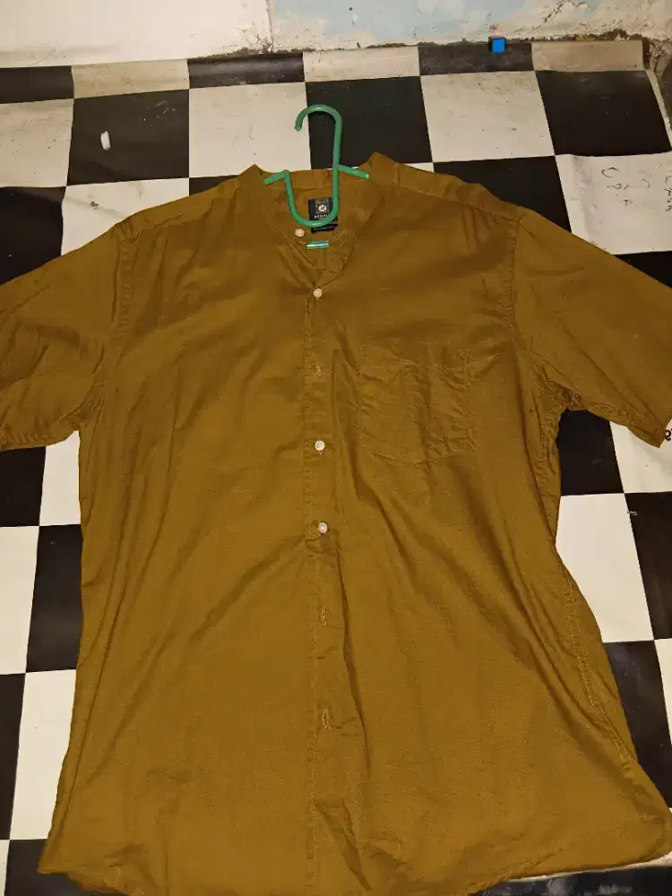 dijual koko sanghai pria,size L,masih bagus bgt,lokasi jaktim,minat?wa