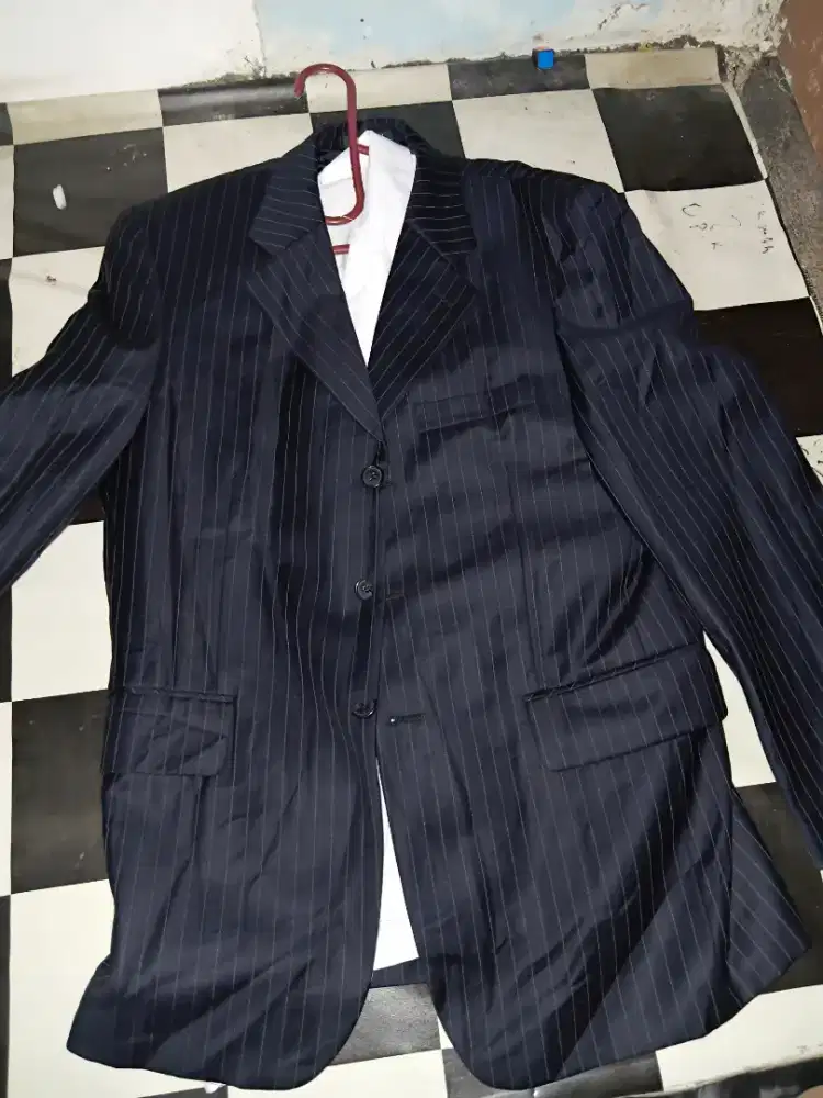 dijual jas pria,size L,masih bagus bgt,gapernah dipake,lokasi cawang