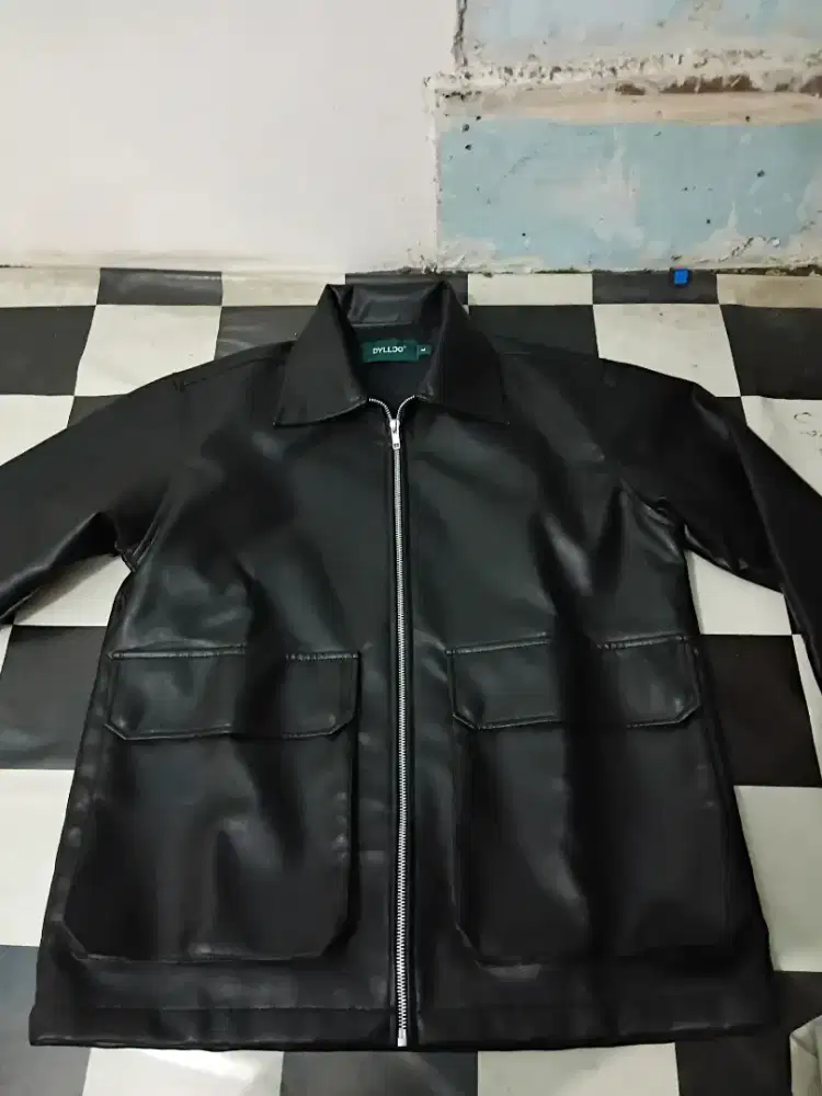 dijual jaket dlycoo,adem,dlm ada furingnya,masih baru,Size L ,Lok cwng