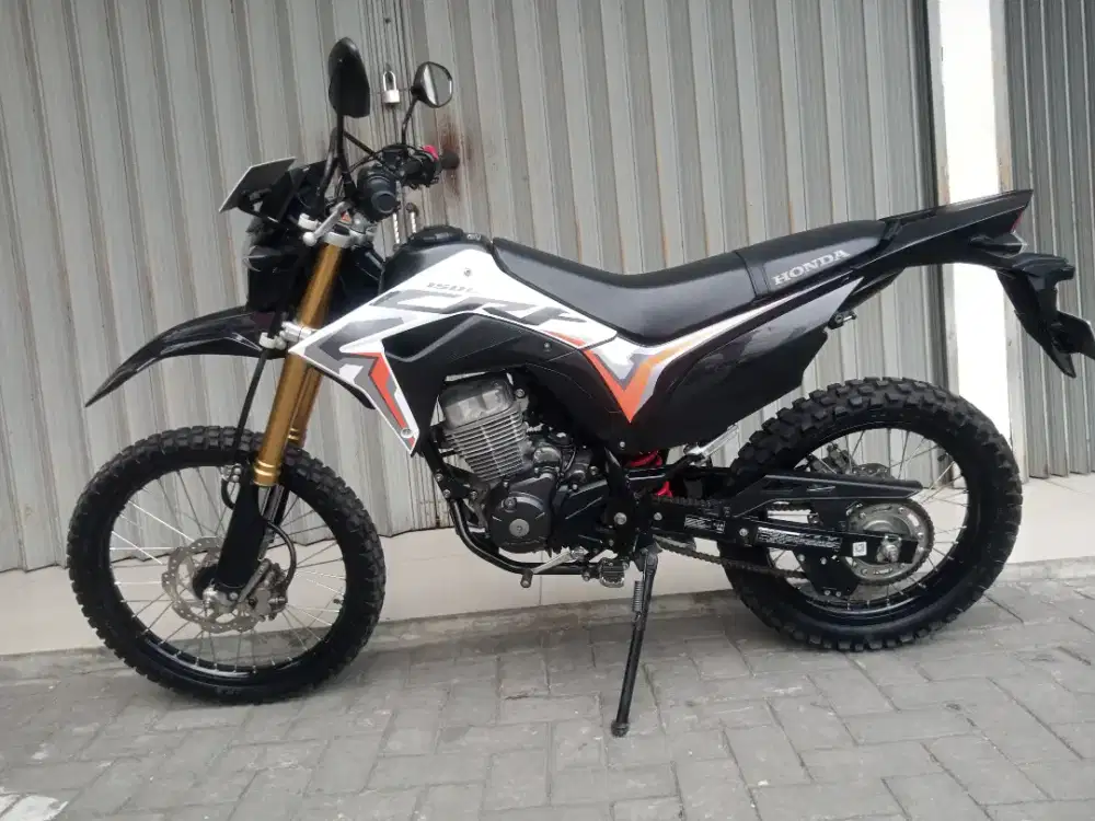 Honda CRF 150 2024 Hitam' putih
