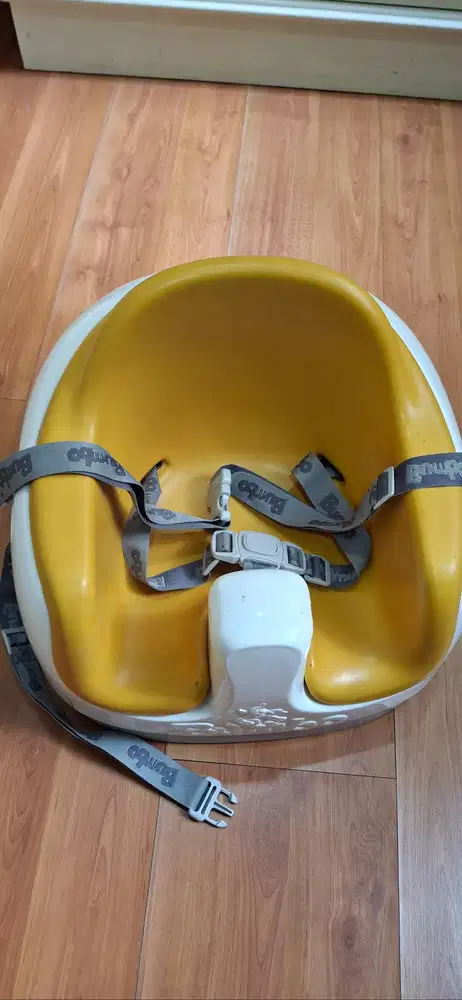 Kursi makan bayi merek BUMBO