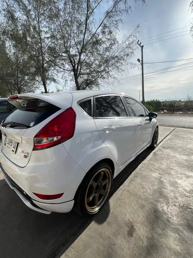 Ford fiesta trend matic 1,4 tahun 2012