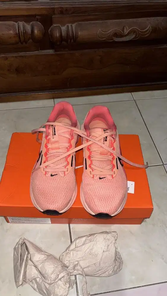 Preloved nike woman running shoes 100% original store