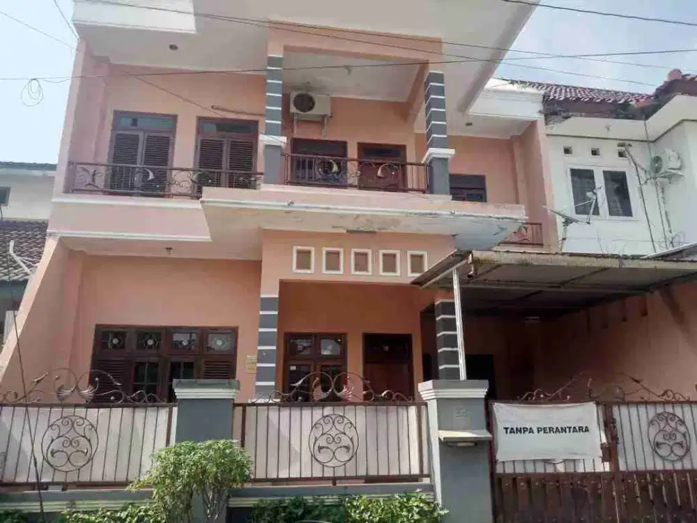 RUMAH 2 LANTAI 6 KAMAR TIDUR DI BANYUMANIK