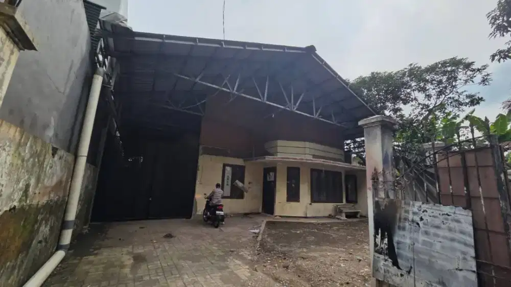 BANGUNAN MEDOKAN AYU ROW JALAN KEMBAR