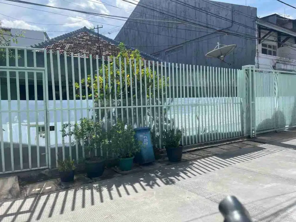 Dijual  Murah Rumah 2LANTAI AREA JELAMBAR