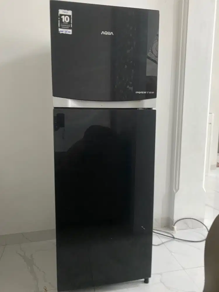 Dijual kulkas Aqua inverter 2 pintu bekas, masih sangat bagus