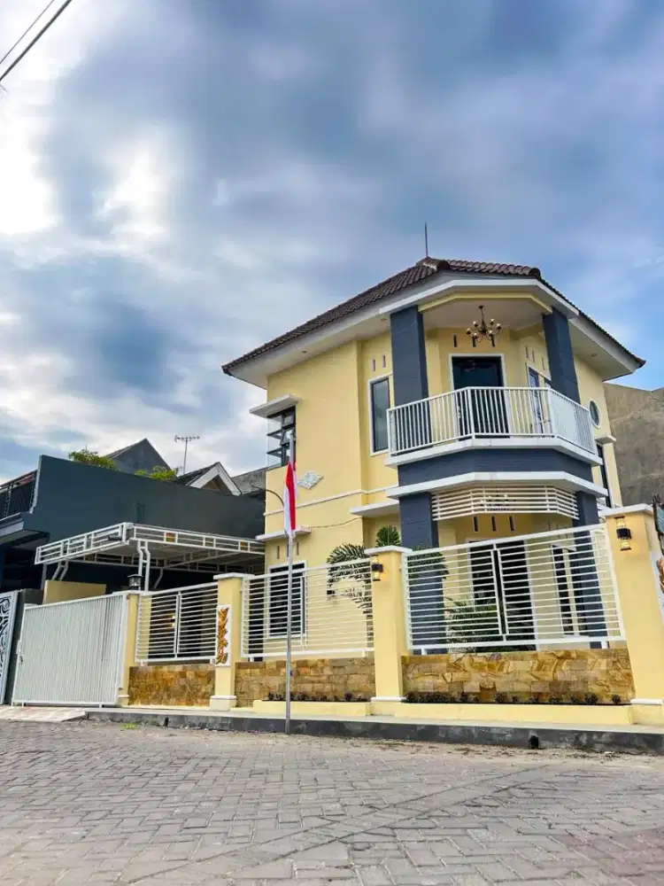 Rumah 2 lantai SHM, tanah luas, dekat Tol