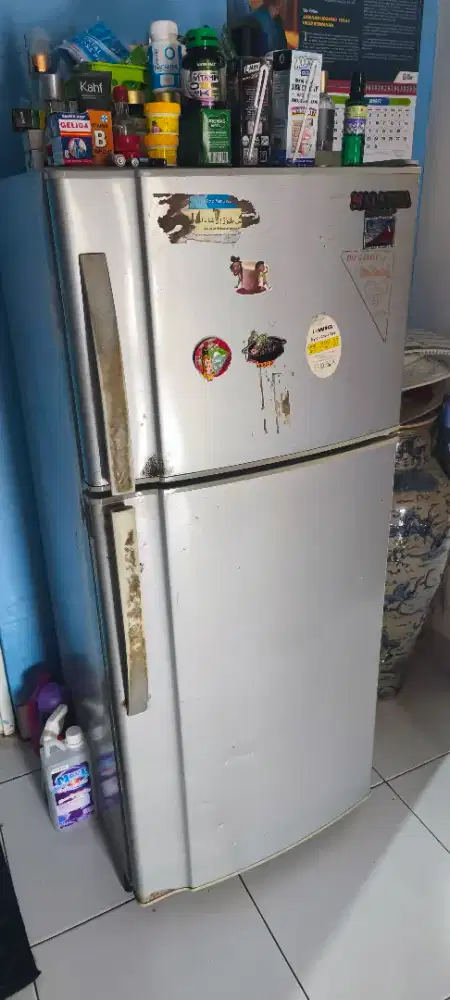 Kulkas sharp 2 pintu