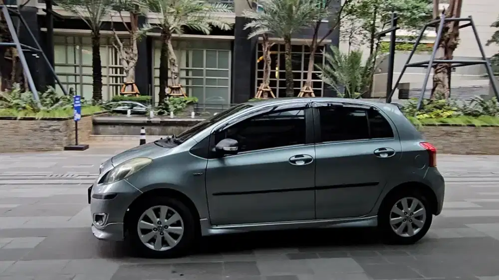 Pemakai langsung Toyota Yaris 2010 S Limited Keyless Tipe Tertinggi