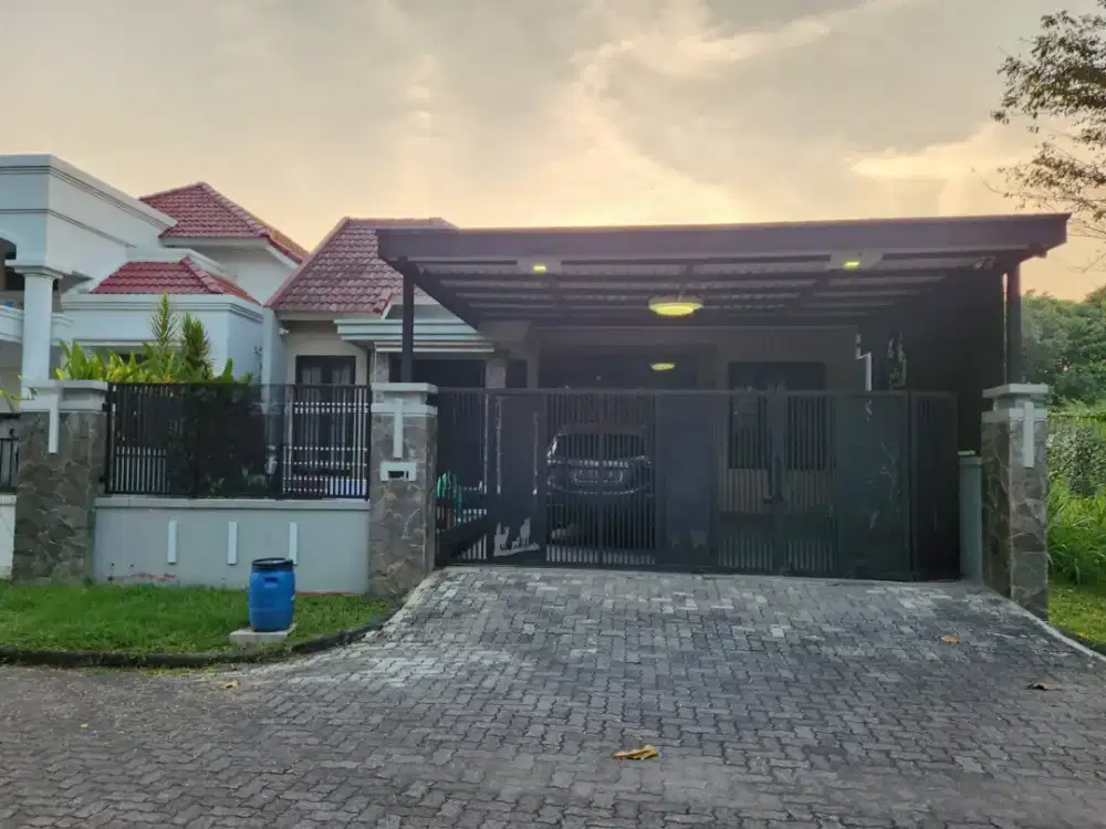 Rumah LT 250 M² di Graha Padma