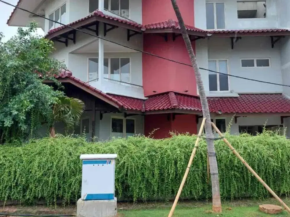 Jual Rumah Hoek di Pantai Mutiara