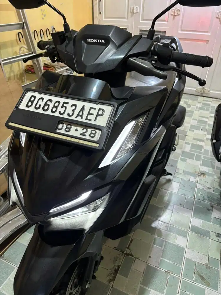 DIJUAL MOTOR SIMPANAN VARIO 160 CBS ISS WARNA HITAM 2023 SURAT LENGKAP