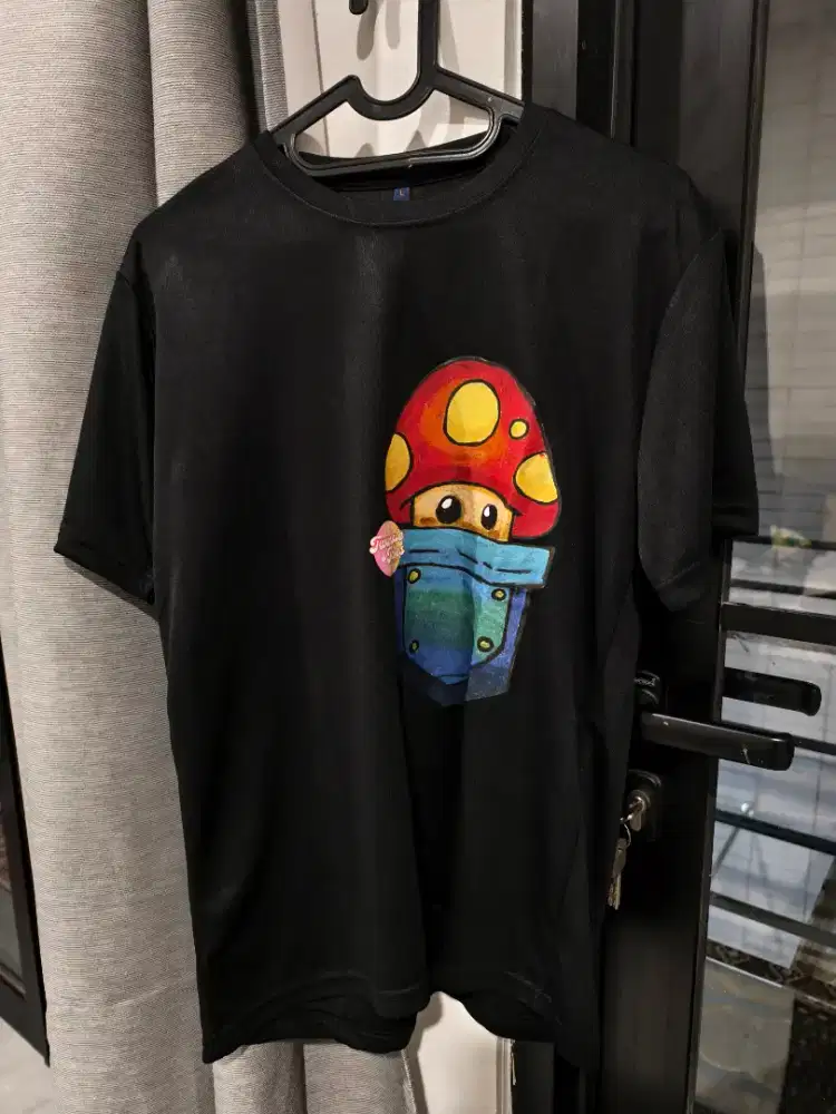 Kaos hitam jamur, unisex size L, black shirt