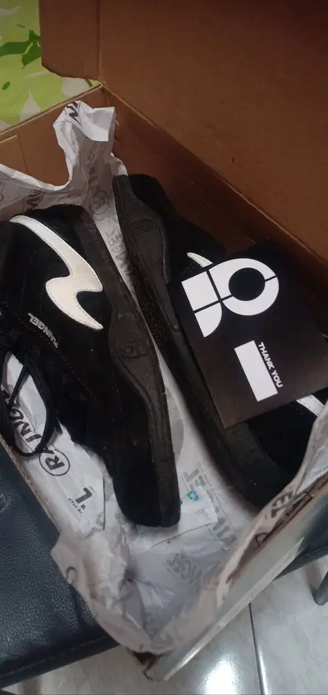 contempora black white UK 38 24cm