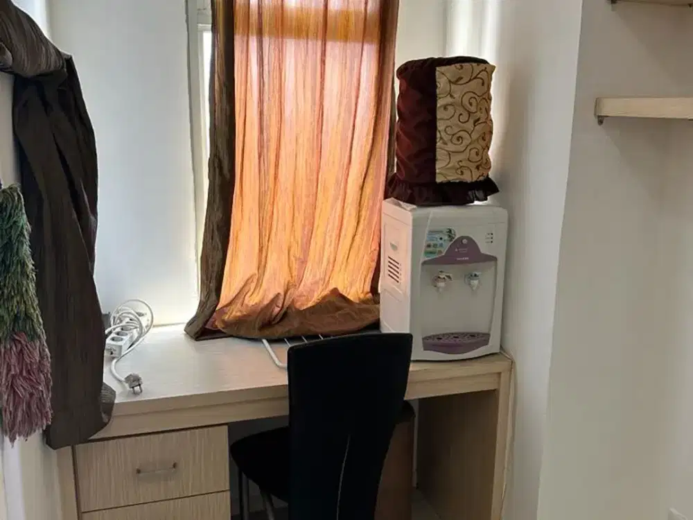 disewa unit apartemen green lake sunter,studio furnished,lantai rendah,view pool,Ac dan waterheater.11 juta/3bulan