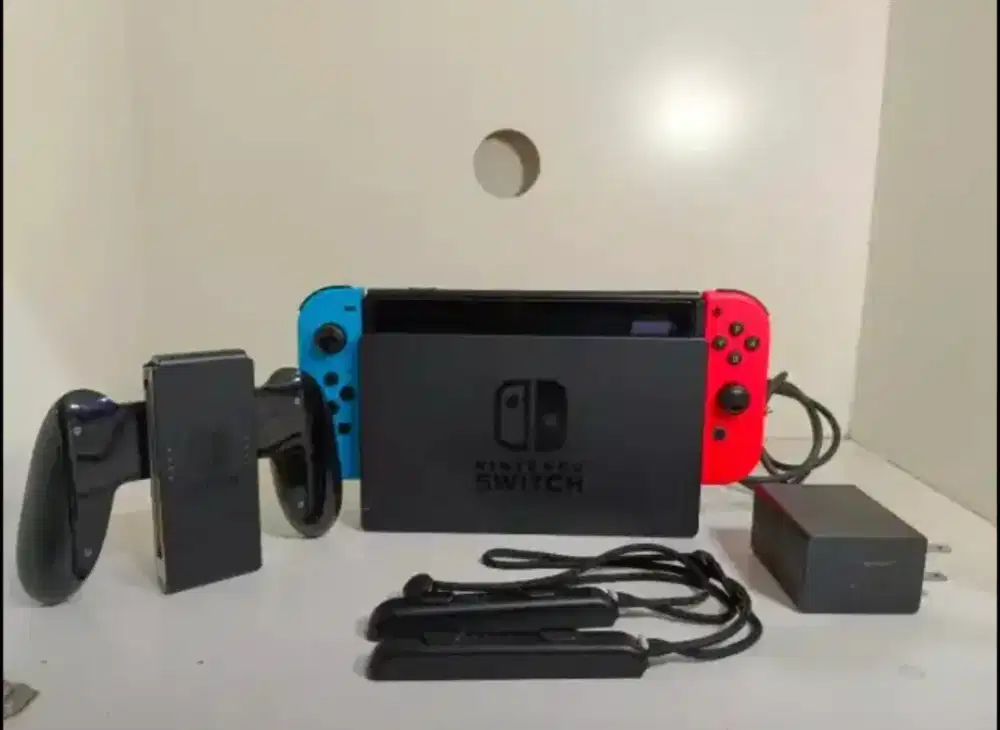 Nintendo Switch Neon + Memory Card + 1 Free Game