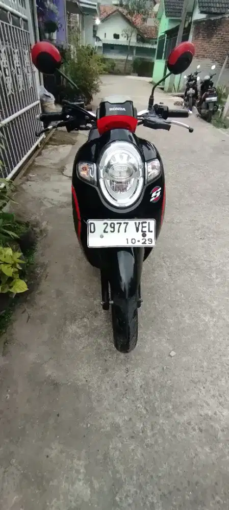 Scoopy Donat 2019 hitam