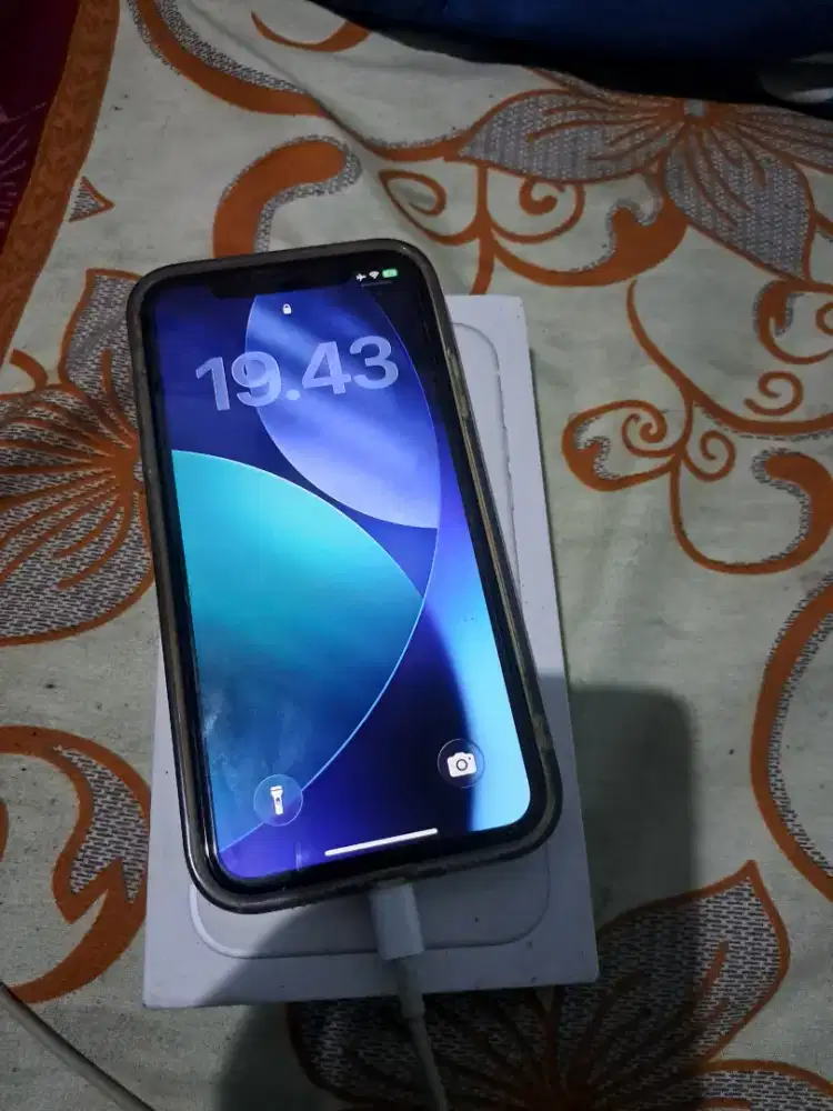 iPhone 11 64 gb iBox