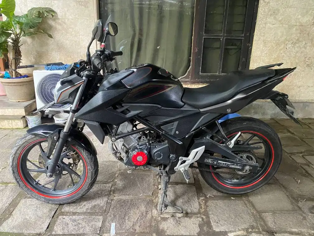 DIJUAL SEPEDA MOTOR CBR 150 TAHUN 2017. KONDISI BAGUS DAN TERAWAT